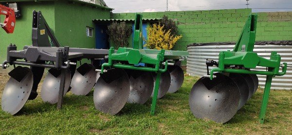 Maquinaria TIGER Arado de discos Agroscopio Ecuador